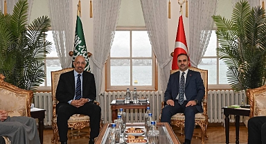 Bakan Kacır Suudi Arabistan Yatırım Bakanı İle Görüştü