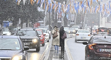 Ankara Güne Kar Yağışı İle Başladı