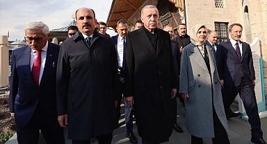 Cumhurbaşkanı Erdoğan Mevlana Türbesi'ni ziyaret etti