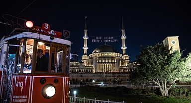Taksim Camii gül suyuyla yıkandı