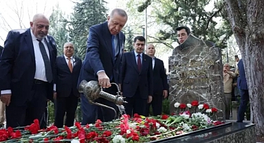 Erdoğan, Alparslan Türkeş'in kabrini ziyaret etti