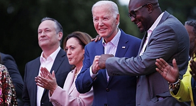 Joe Biden, yine dondu kaldı