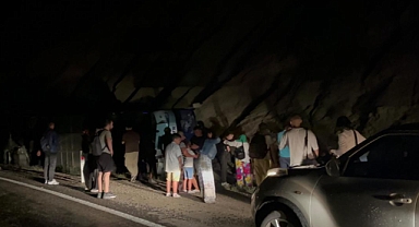 Burdur'da yolcu otobüsü şarampole devrildi: 23 yaralı