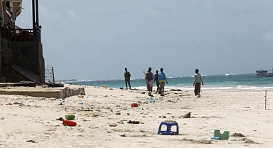Plajda katliam: 32 ölü, 63 yaralı