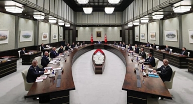 Kabine toplanıyor! masadaki konu başlıkları...