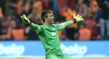 Muslera, Galatasaray'a gözyaşlarıyla veda etti