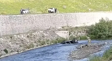 Erzurum'da dereye uçan araçtaki anne baba ve çocukları öldü
