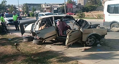 Gaziantep'te kontrolden çıkan otomobil karşı şeride uçtu