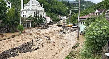 Trabzon'da selde kaybolan kişiyi arama çalışmaları devam ediyor