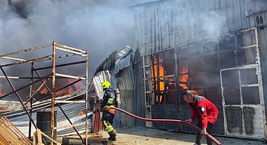 Bolu'da medikal malzeme üretilen fabrikada yangın