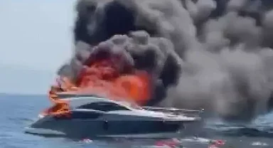 Kınalıada Teknede Yangın; Yolcular Denize Atlayarak Kurtuldu