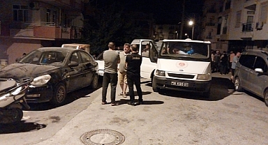 Kız kardeşini öldürüp başını kesmeye çalıştı