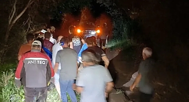 Otomobil sele kapıldı, içindeki kadın 150 metre sürüklendi