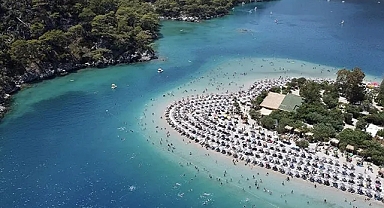 Bakan Ersoy duyurdu: Turizm Geliri İlk 6 Ayda Rekor Kırdı