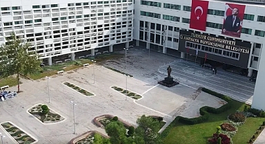 Antalya Büyükşehir Belediyesi'ne 'Rüşvet' Operasyonu: 17 Gözaltı