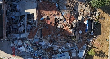 Balıkesir'deki Depremde Yıkılan Binanın Müteahhidi Ve Sahibi Adliyeye Sevk Edildi