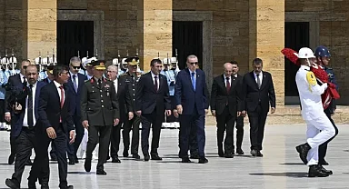 Cumhurbaşkanı Erdoğan Ve YAŞ Üyeleri Anıtkabir'de: 'Tarihi Adımları Atıyoruz'