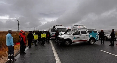 Aksaray'da Minibüs Jandarma Aracına Çarptı: 2 Asker Şehit Oldu