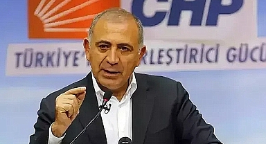 Gürsel Tekin’den CHP İstanbul İl Binası Önünde Açıklama