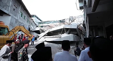 Okul binası çöktü, 65 öğrenci hayatını kaybetti