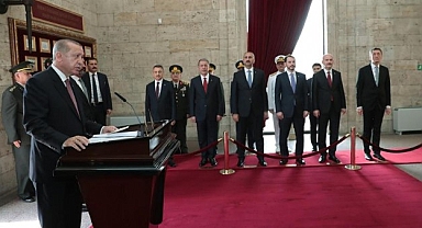 Anıtkabir’i Ziyaret Eden Erdoğan ‘Özel Deftere’ Yazdı: 'Şahsımıza Saldırılar Artıyor'