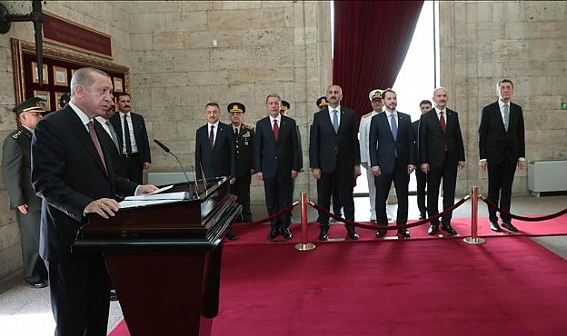 Anıtkabir'i Ziyaret Eden Cumhurbaşkanı Erdoğan 'Özel Deftere' Yazdı: Büyük ve güçlü Türkiye'yi evlatlarımıza emanet edeceğiz