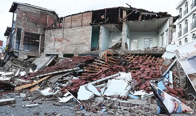 Balıkesir Beşik Gibi Sallanıyor: 4 Ve Üzeri 5 Deprem Meydana Geldi