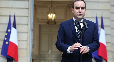 Fransa Başbakanı İstifa Etti