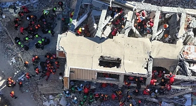 Gebze'de 7 Katlı Bina Çöktü: 2 Kişinin Cansız Bedenine Ulaşıldı