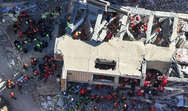 Gebze'de 7 Katlı Bina Çöktü: 2 Kişinin Cansız Bedenine Ulaşıldı