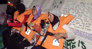 İsrail Ordusu Özgürlük Filosu’na Müdahale Etti: Milletvekilleri De Alıkonuldu