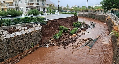 Sağanak Yağış Üç İlde Hayatı Felç Etti; Cadde Ve Sokaklar Göle Döndü!