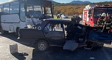 Tarım işçilerini taşıyan midibüs ile otomobil çarpıştı: 3 ölü, 12 yaralı