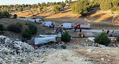 Tarım işçilerini taşıyan minibüs şarampole yuvarlandı: 5 ölü, 14 yaralı