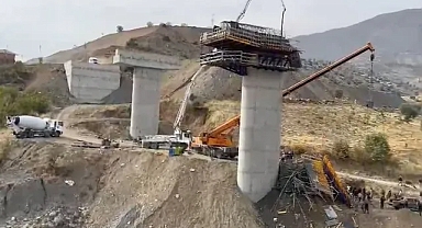 Diyarbakır'da viyadük inşaatında iskele çöktü; yaralı işçiler var
