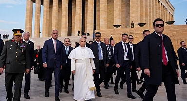 Papa 14. Leo Ankara’da: İlk Durağı Anıtkabir Oldu, Erdoğan Törenle Karşıladı