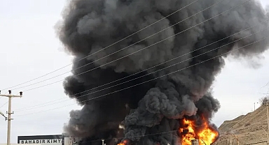 Kırıkkale'de Fabrika Yangını: Çok Sayıda Ekip Sevk Edildi