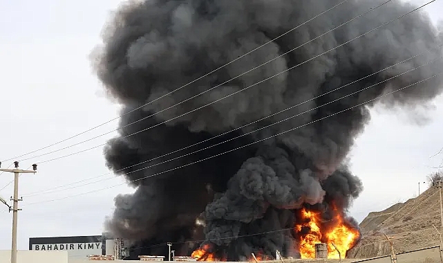 Kırıkkale'de Fabrika Yangını: Çok Sayıda Ekip Sevk Edildi