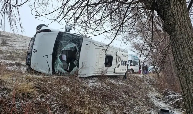 Sivas'ta Öğrenci Servisi Dervrildi; Çok Sayıda Yaralı Var