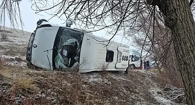 Sivas'ta Öğrenci Servisi Dervrildi; Çok Sayıda Yaralı Var
