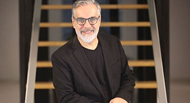 Gazeteci Hadi Özışık Cuma Namazında Müezzinlik Yaptı