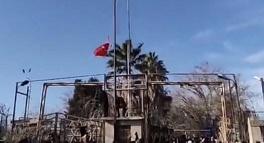 Türk Bayrağının İndirilmesiyle İlgili 14 Kişi Gözaltına Alındı