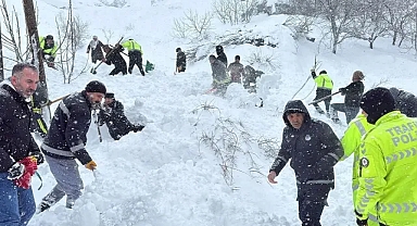 Van'da Çığ Düştü: 1 Kadın Hayatını Kaybetti, 20 Ev Tahliye Edildi!