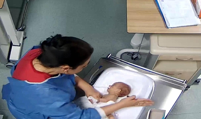 5 Günlük Bebeği Sakat Bırakan Hemşirenin Başka Bir Bebeği Daha Dövdüğü Görüntüler Ortaya Çıktı