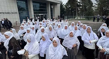 Erdoğan’ın Çağırdığı Zeynep Akgün Ve Çok Sayıda Kadın TBMM’ye Geldi