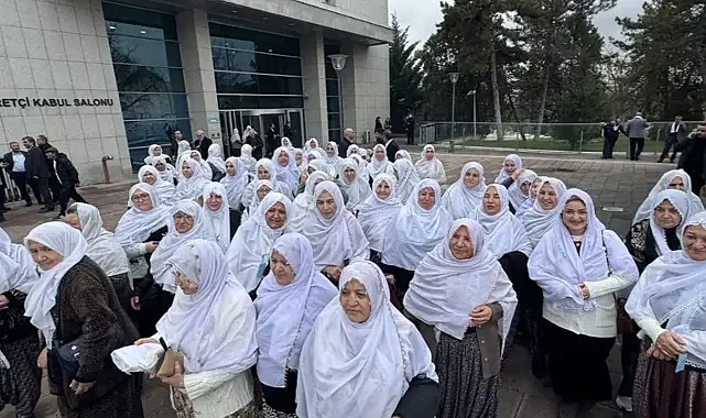 Erdoğan’ın Çağırdığı Zeynep Akgün Ve Çok Sayıda Kadın TBMM’ye Geldi