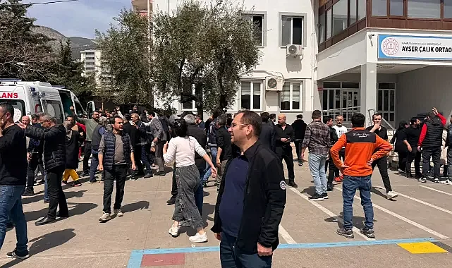 Kahramanmaraş'ta okulda silahlı saldırı! Biri öğretmen, 3 öğrenci hayatını kaybetti