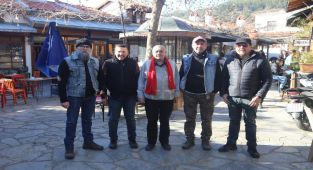 Arasta esnafından depremzedeler için toplanan yardımları sattığı iddia edilen esnafa tepki!