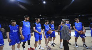 BAKAN KASAPOĞLU'NDAN A MİLLİ ERKEK BASKETBOL TAKIMI'NA DESTEK