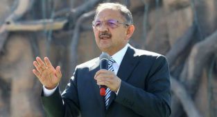 Bakanı Mehmet Özhaseki "Deprem bölgesinde durup dinlenmek için vaktimiz yok"